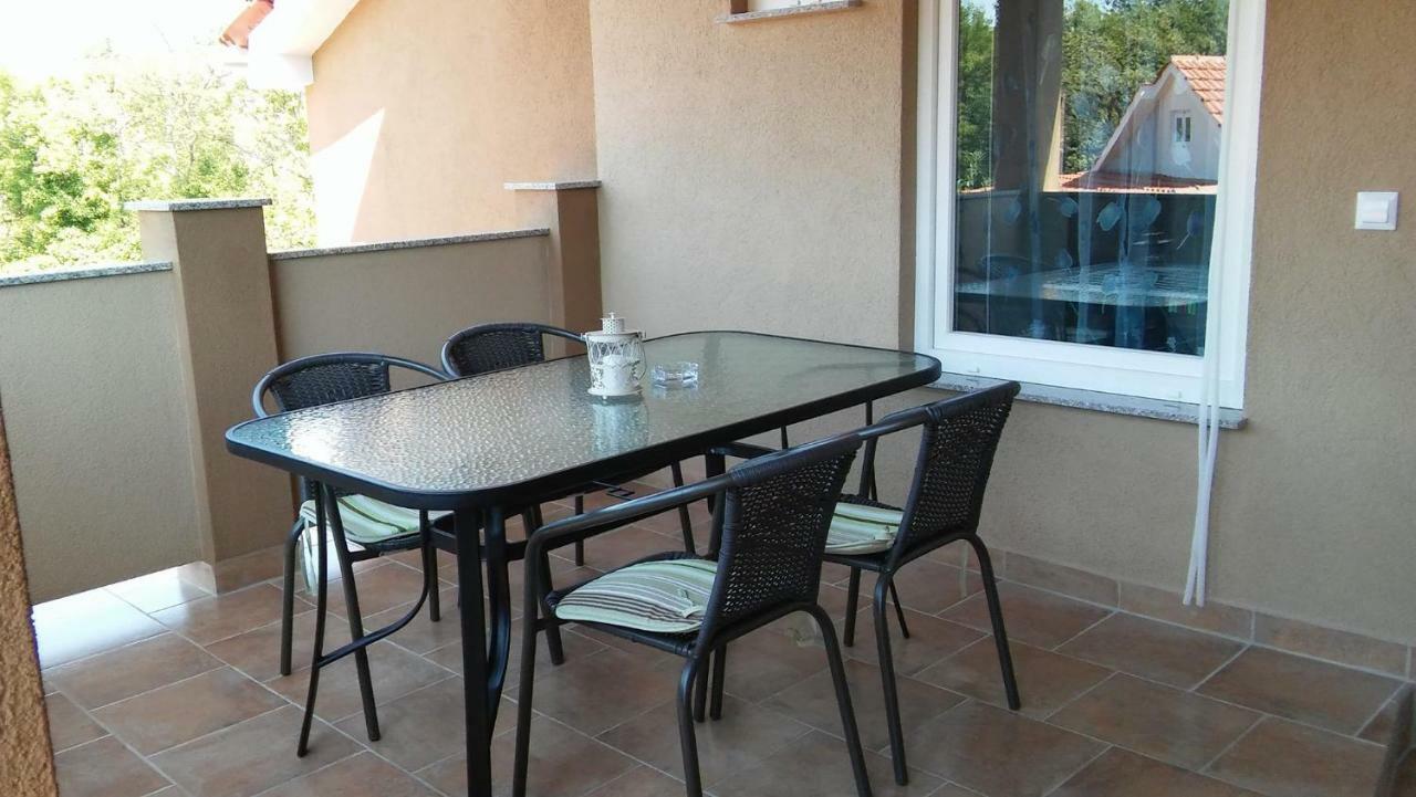 Apartments Anicic Coric Omisalj Exterior photo