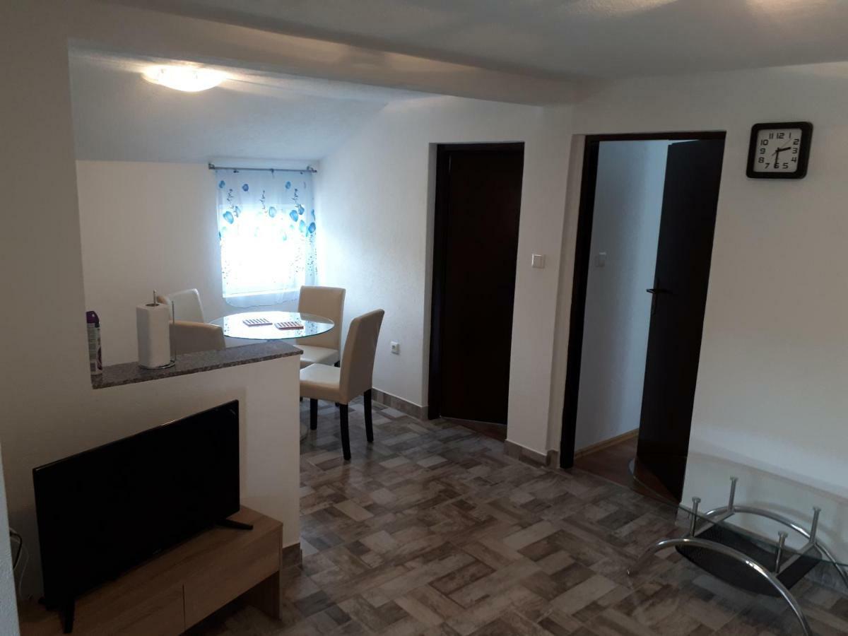 Apartments Anicic Coric Omisalj Exterior photo